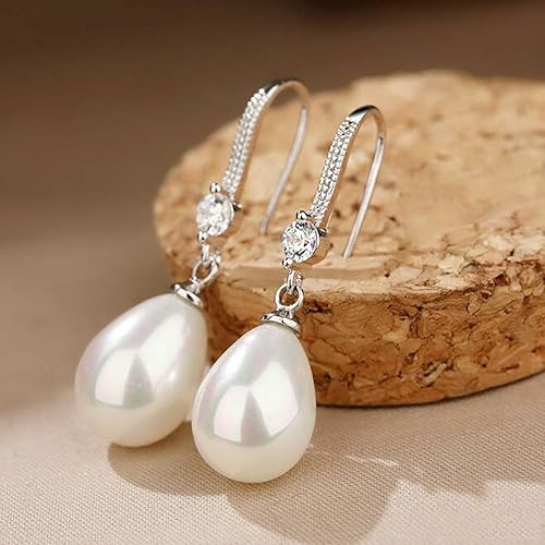 Dangling Earrings with Bright Pearls | White Gold