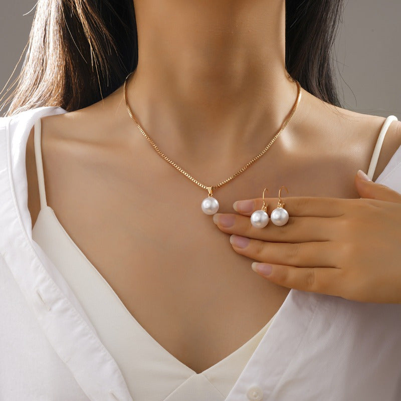 Jewelry set with pearls from Golden Grace | Gold