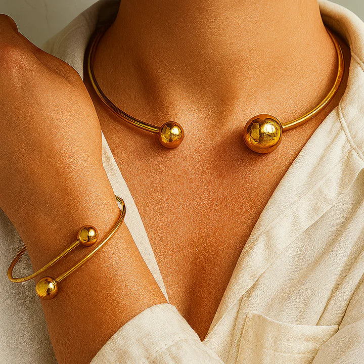 Minimalist Luminous Gold Bracelet