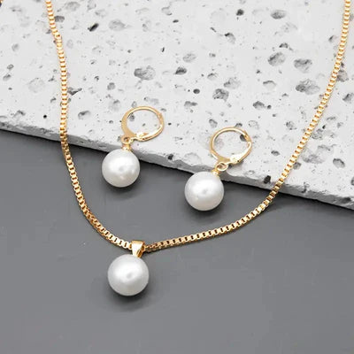 Jewelry set with pearls from Golden Grace | Gold