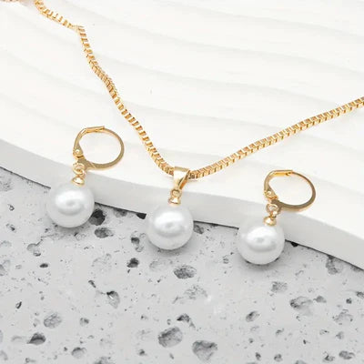Jewelry set with pearls from Golden Grace | Gold