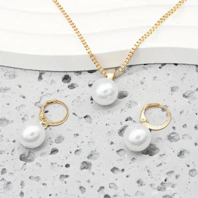 Jewelry set with pearls from Golden Grace | Gold